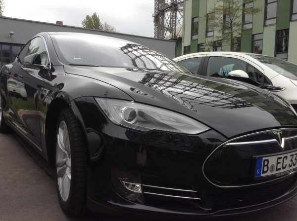 Tesla Model S 3